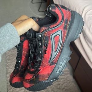 red plaid fila’s